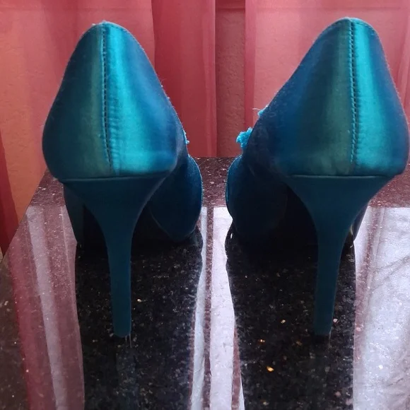 Lulu Townsend Turquoise Flower Heels - Picture 6 of 8
